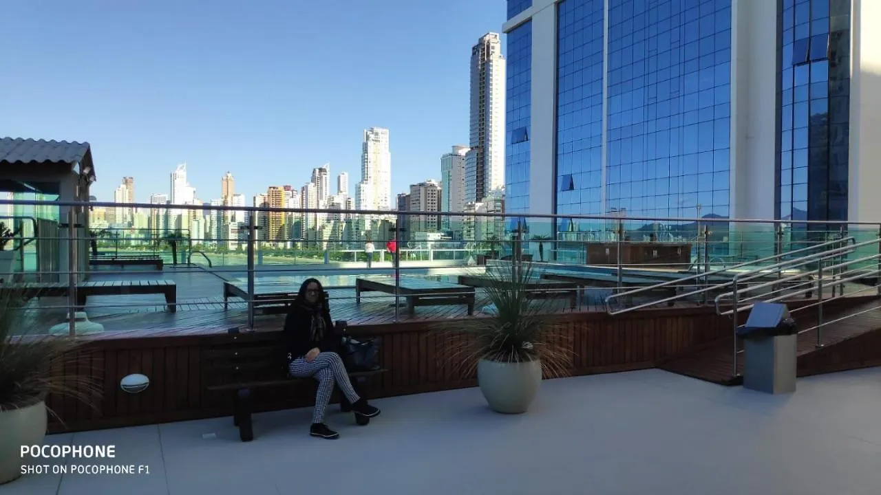 Appartamento LOFT com garagem e piscina Prédio frente MAR Balneário Camboriú